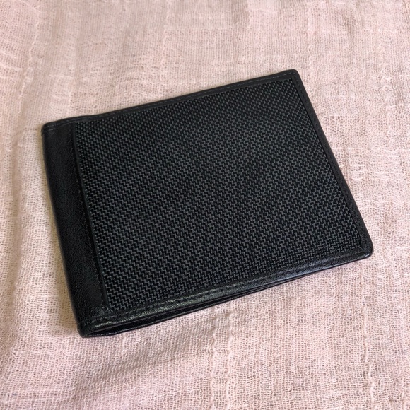 tumi bifold